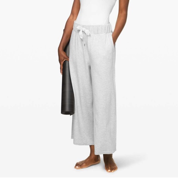 NWOT Lululemon seek stillness crop